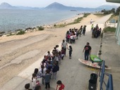 Μάιος Ναυταθλητισμού – Γνωριμία με τον Υγρό Στίβο.  Εκπαιδευτική επίσκεψη και ξενάγηση Σχολείων στις εγκαταστάσεις του ΝΟΠ.  Το 10ο Δημοτικό εδοσε το παρόν την Δευτέρα 08/05
