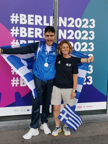 Κολύμβηση :Παγκόσμιο πρωτάθλημα Special Olympics στο Βερολίνο. Θριαμβευτής ο Νάσος Τσάμης. Αργυρό μετάλλιο στα 100 ελεύθερο και 4η θέση στα 100 ύπτιο.