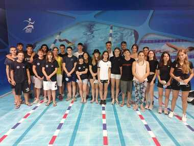 Η αγωνιστική ομάδα κολύμβησης του Ναυτικού Ομίλου Πατρών στο πανελλήνιο πρωτάθλημα.