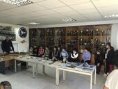 «Μαθαίνω κολύμβηση και επιλέγω αθλήματα της θάλασσας».  Η επίσκεψη του 64ου Δημοτικού Σχολείου