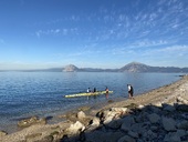 Κωπηλασία: Στιγμιότυπα από τα μαθήματα κωπηλασίας το πρωί του Σαββάτου έξω από τις εγκαταστάσεις του ΝΟΠ