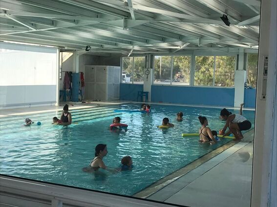 Πρόγραμμα «Μαμά/Μπαμπάς και μωρό».  Κάθε Σάββατο πρωί στο κολυμβητήριο του ΝΟΠ