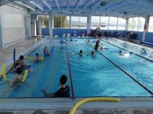 Ακαδημίες εκμάθησης κολύμβησης κλειστή θερμαινόμενη πισίνα